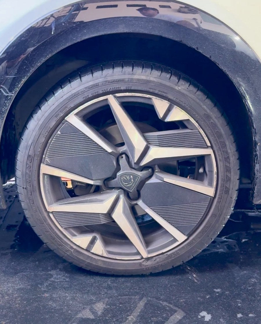 La llanta de la Peugeot 208, antes