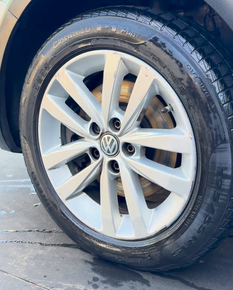 La llanta de un Volkswagen, después